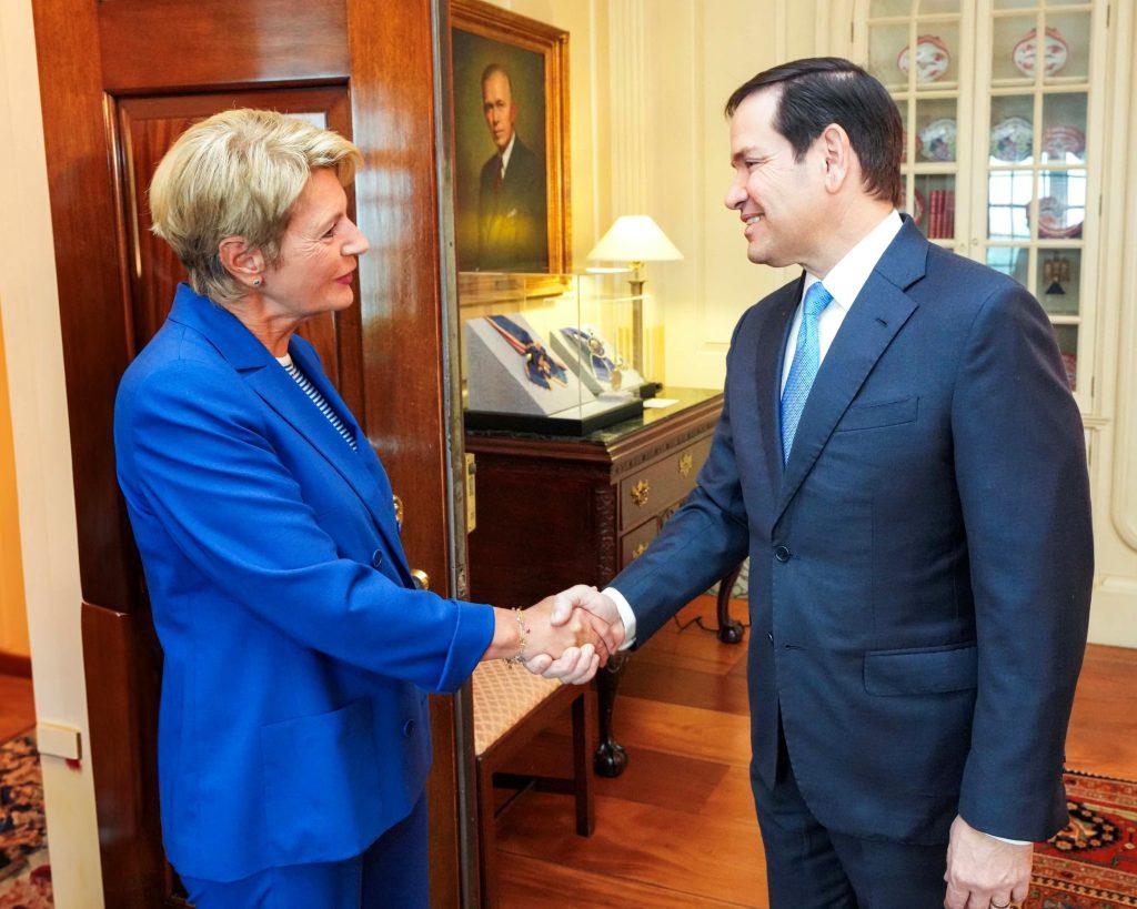 Bloomberg: Χωρίς συμφωνία φεύγει από τις ΗΠΑ η πρόεδρος της Ελβετίας