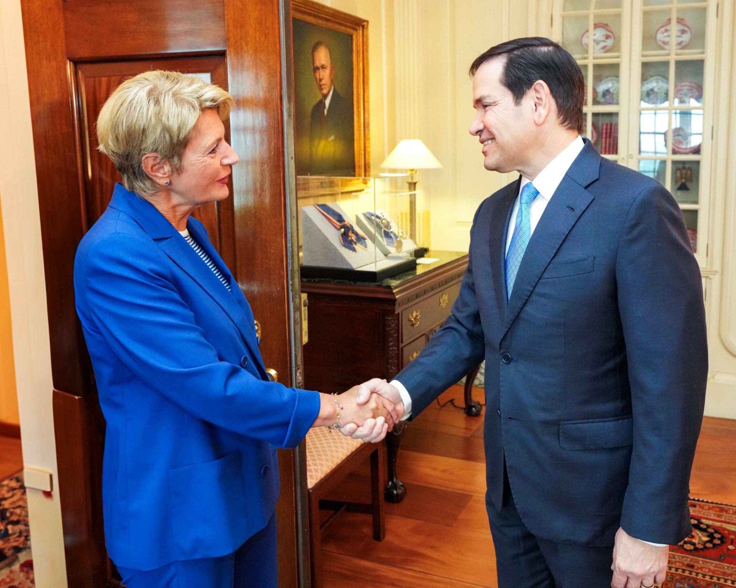 Bloomberg: Χωρίς συμφωνία φεύγει από τις ΗΠΑ η πρόεδρος της Ελβετίας