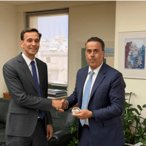 Παπασταύρου: Συνάντηση στο ΥΠΕΝ με τον νέο επιτετραμμένο της πρεσβείας των ΗΠΑ στην Αθήνα