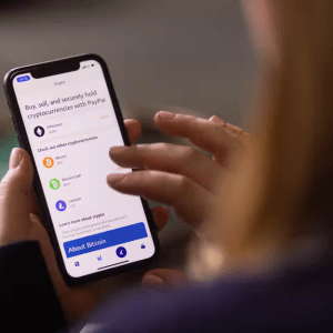 PayPal: Πώς «μπλόκαρε» τις ευρωπαϊκές τράπεζες