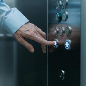 Ασανσέρ: Άνοιξε η πλατφόρμα για την υποχρεωτική καταγραφή τους – Ποια στοιχεία απαιτούνται