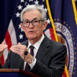 Jackson Hole: Ο Πάουελ ζυγίζει τα δεδομένα αλλά ίσως μιλήσει με… γρίφους