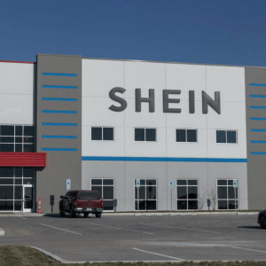 Shein: Σαρώνει την αγορά μόδας στη Βρετανία – Στο βάθος το Χονγκ Κονγκ