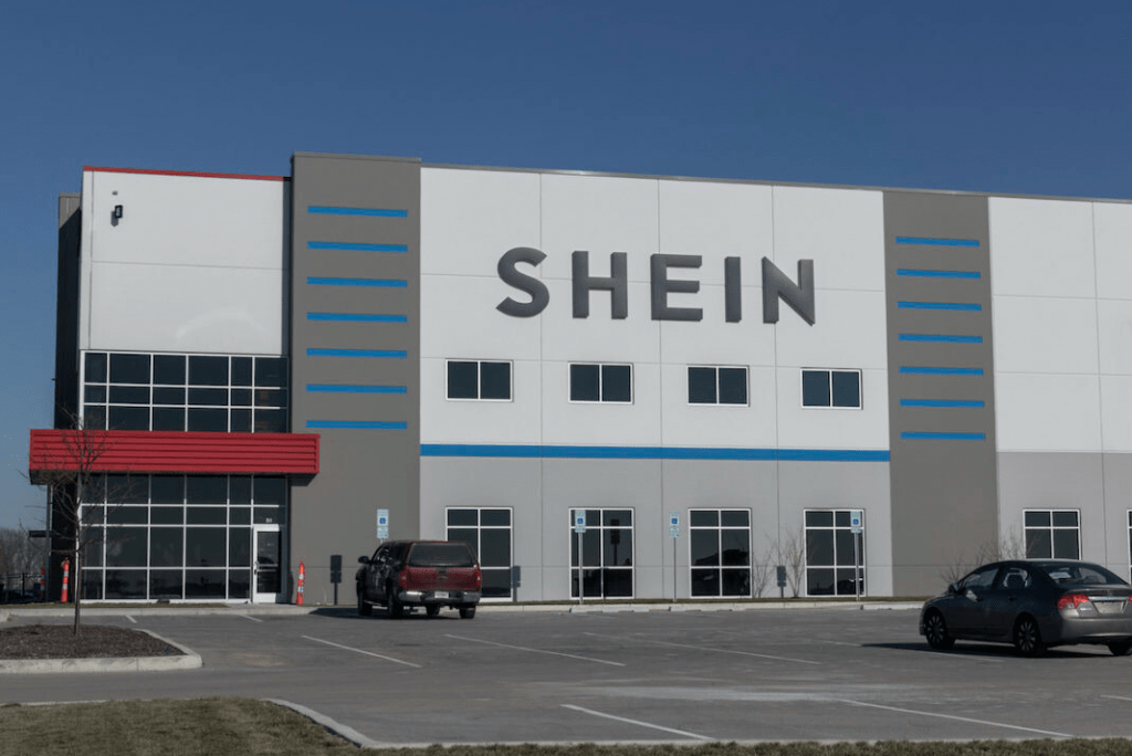 Shein: Σαρώνει την αγορά μόδας στη Βρετανία – Στο βάθος το Χονγκ Κονγκ