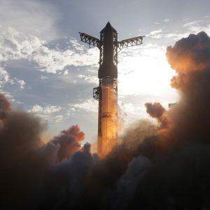 SpaceX: Τα κατάφερε με τη…10η ο Μασκ – «Πέταξε» ο Starship