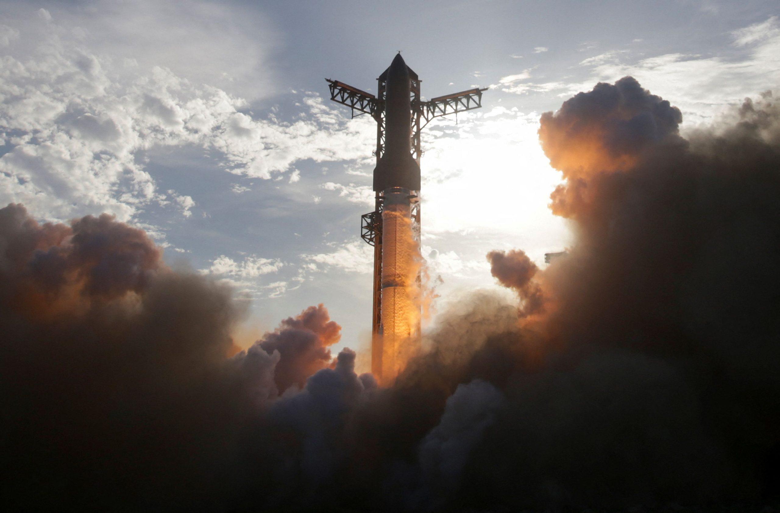 SpaceX: Τα κατάφερε με τη…10η ο Μασκ – «Πέταξε» ο Starship