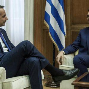 Δημοσκόπηση: Ο Tσίπρας ανεβαίνει και απειλεί τον Μητσοτάκη