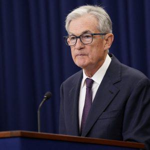 Πάουελ: Καμία βεβαιότητα για περαιτέρω μείωση επιτοκίων