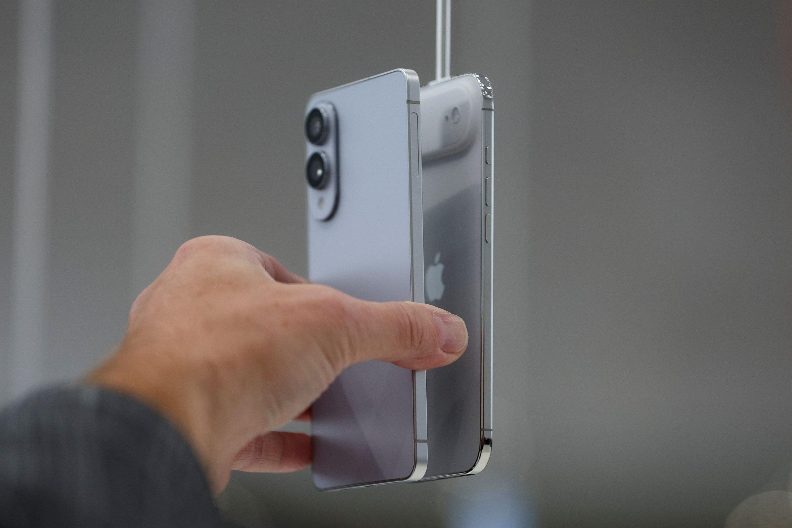 Smartphone: Στροφή στην AI – Πόσα θα ξοδέψουμε για GenAI συσκευές