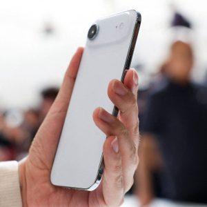 Apple: Έρχεται η εποχή του iPhone των 2.000 δολαρίων