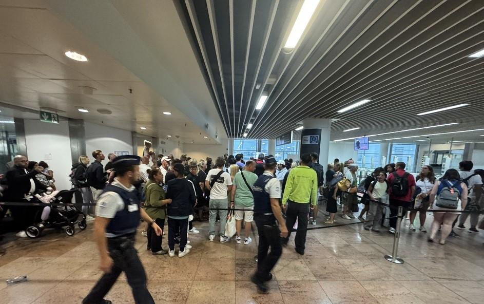 Κυβερνοεπίθεση: Υποψίες για ρωσικό δάκτυλο που προκάλεσε πολύωρες καθυστερήσεις και ακυρώσεις πτήσεων στα αεροδρόμια