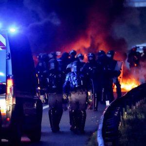 Γαλλία: Κινητοποιήσεις σε όλη τη χώρα – Πρώτη δοκιμασία του νέου πρωθυπουργού