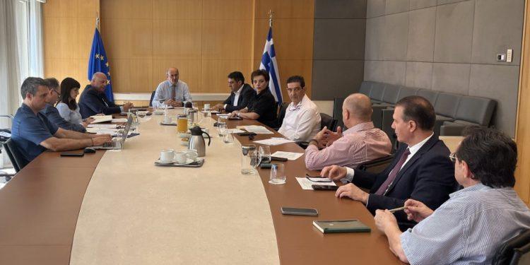 ΕΘΕΑΣ: Συνάντηση με τον Κωστή Χατζηδάκη – Τι συζητήθηκε
