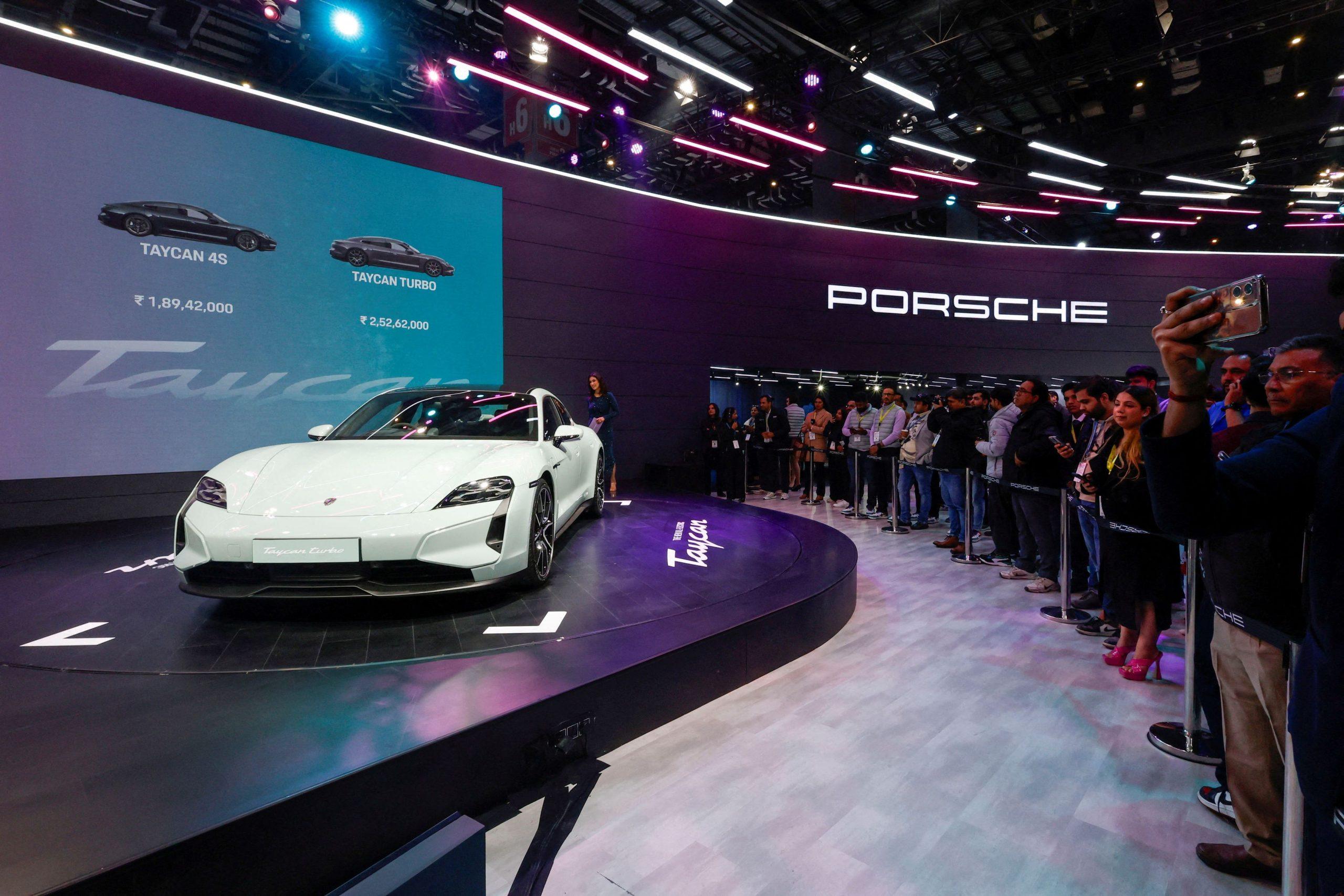 Porsche: Πρόβλεψη για απώλειες 1,8 δισ. ευρώ από την απόσυρση των ΕV