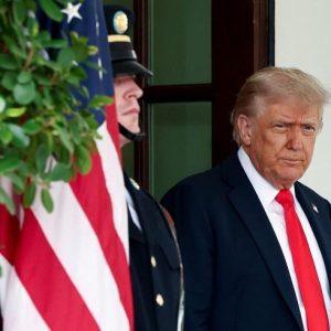 Δημοσκόπηση Reuters/Ipsos: Διχασμένες οι ΗΠΑ για την επέκταση των εξουσιών του Τραμπ