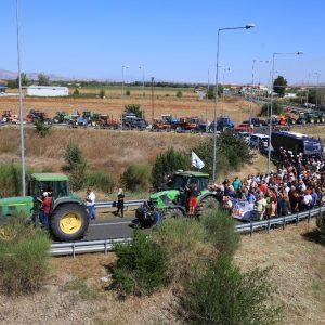 Αγρότες: «Φτάνει πια η κοροϊδία» – Βγήκαν τα τρακτέρ στη Θεσσαλία