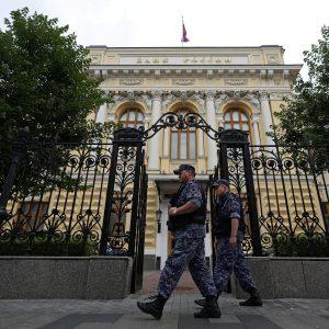 Τράπεζα της Ρωσίας: Προς νέα μείωση επιτοκίων καθώς η οικονομία επιβραδύνεται