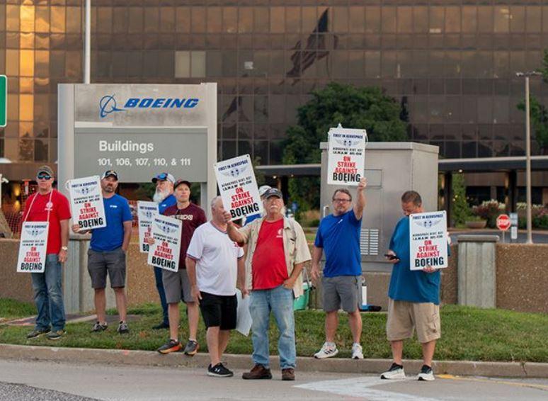 Boeing Defense: Σχεδιάζει να αντικαταστήσει απεργούς εργαζομένους με νέες προσλήψεις
