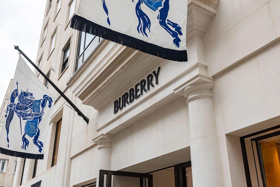 Burberry: Πώς μπορεί να ξαναβρεί τον ρυθμό της;