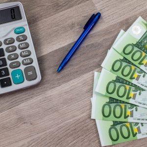 Ελεύθεροι επαγγελματίες: Έρχονται αλλαγές στους φόρους – Τι θα πληρώσουν το 2026 και 2027