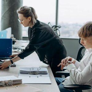 Η νέα εποχή εργασίας: Η Gen Z απορρίπτει την «κλασική» πορεία για την άνοδο στην ιεραρχία