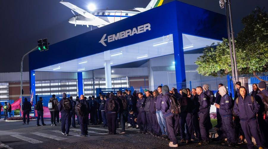 Βραζιλία – Embraer: Τα εργοστάσια λειτουργούν παρά την απεργία διαρκείας των μεταλλεργατών