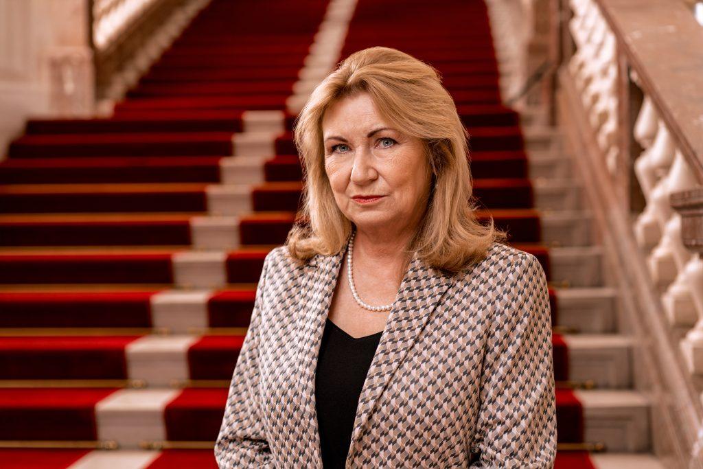 Τσεχία: Κεντρική τραπεζίτης προβλέπει για μεγαλύτερο διάστημα «σφιχτή» πολιτική