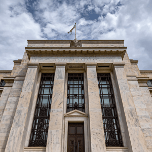 Federal Reserve: Τα τρία στρατόπεδα και η «3η εντολή»