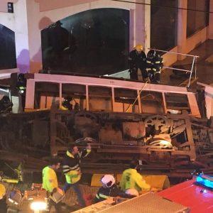 Λισαβόνα: 15 νεκροί μετά από εκτροχιασμό του εμβληματικού τραμ Γκλόρια