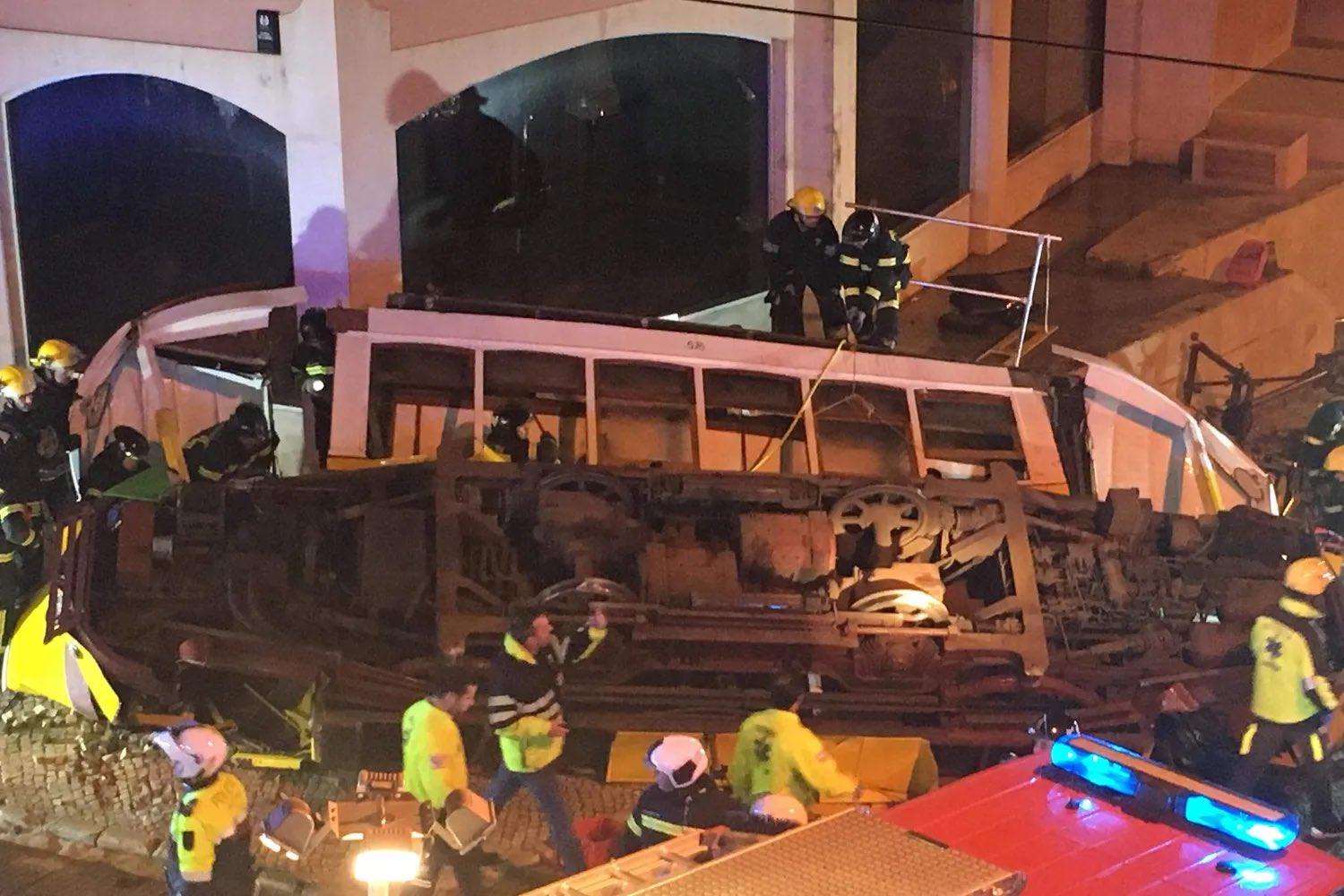 Λισαβόνα: 15 νεκροί μετά από εκτροχιασμό του εμβληματικού τραμ Γκλόρια