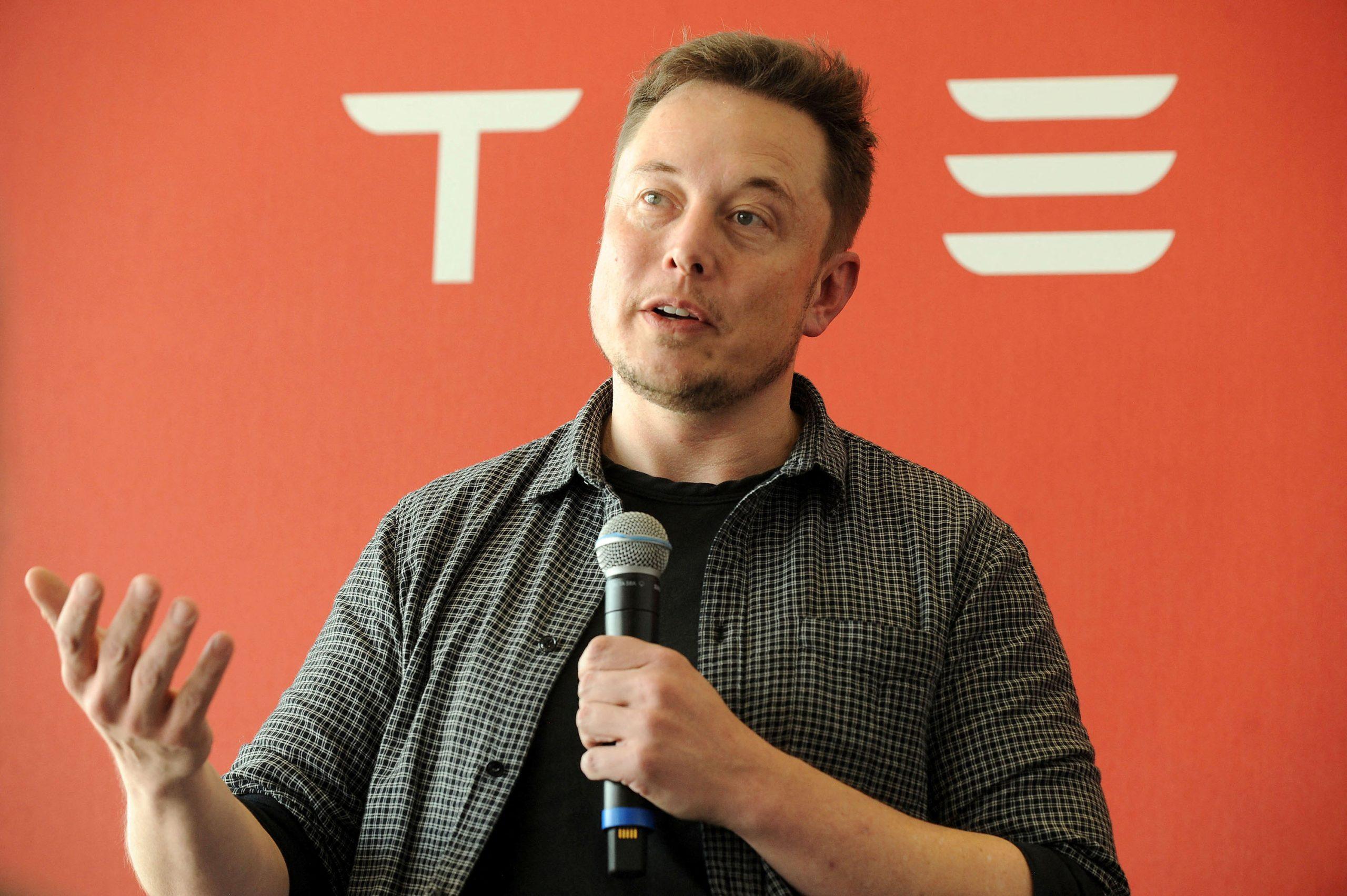 Ιλον Μασκ: Στα χέρια του μετοχές της Tesla αξίας περίπου 1 δισ. δολαρίων
