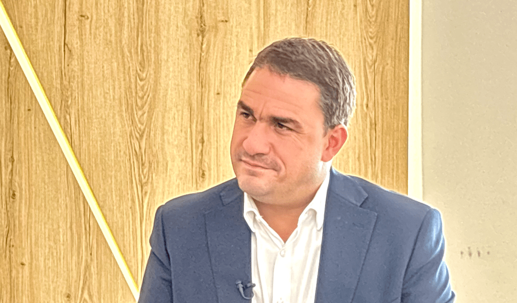 ΠΑΣΟΚ κατά Μητσοτάκη: Μετά τον ΟΠΕΚΕΠΕ και τον Λαζαρίδη βρέθηκαν χρήματα για να παριστάνει τον «φιλολαϊκό»