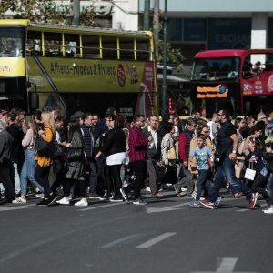 Who Belongs to Greece’s Middle Class in 2025?