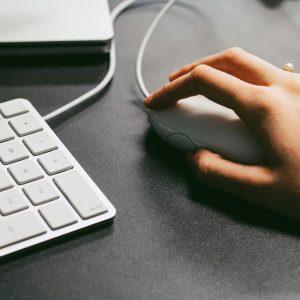 Σκρολάρισμα: Πόσο κοστίζει στο ΑΕΠ