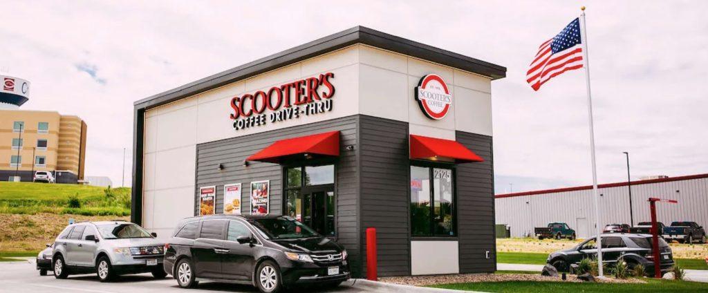 Drive-through καφέ: Πώς οι αμερικανικές αλυσίδες αλλάζουν το παιχνίδι