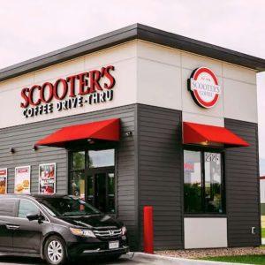Drive-through καφέ: Πώς οι αμερικανικές αλυσίδες αλλάζουν το παιχνίδι
