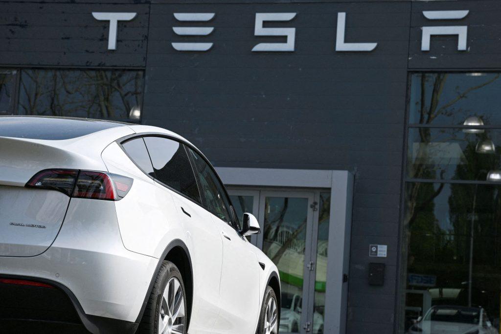 Tesla: Το γερμανικό εργοστάσιο σχεδιάζει να αυξήσει την παραγωγή