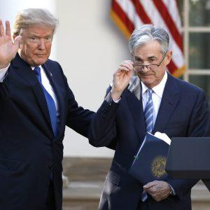 Fed: Οι επενδυτές υποτιμούν τις απειλές Τραμπ προειδοποιούν οικονομολόγοι