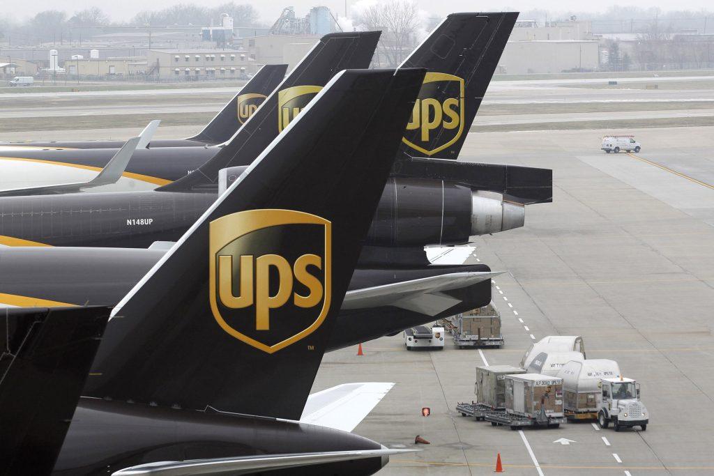 UPS: Κέρδη και αναδιάρθρωση ανοίγουν τον δρόμο για επιστροφή στην κερδοφορία