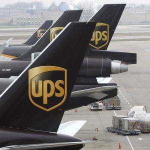 UPS: Κέρδη και αναδιάρθρωση ανοίγουν τον δρόμο για επιστροφή στην κερδοφορία