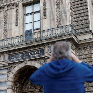 Λούβρο: «Böcker: όταν πρέπει να δράσεις γρήγορα» – Η απρόβλεπτη διαφήμιση