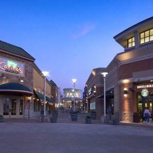 Walmart: Γιατί ο κολοσσός αγοράζει malls – Το νέο μοντέλο στη λιανική