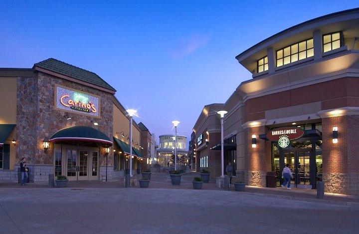Walmart: Γιατί ο κολοσσός αγοράζει malls – Το νέο μοντέλο στη λιανική
