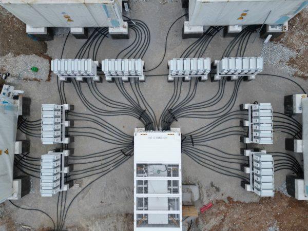 Όμιλος ΔΕΗ: Ξεκίνησε η κατασκευή νέου σταθμού μπαταριών (BESS) στο Αμύνταιο