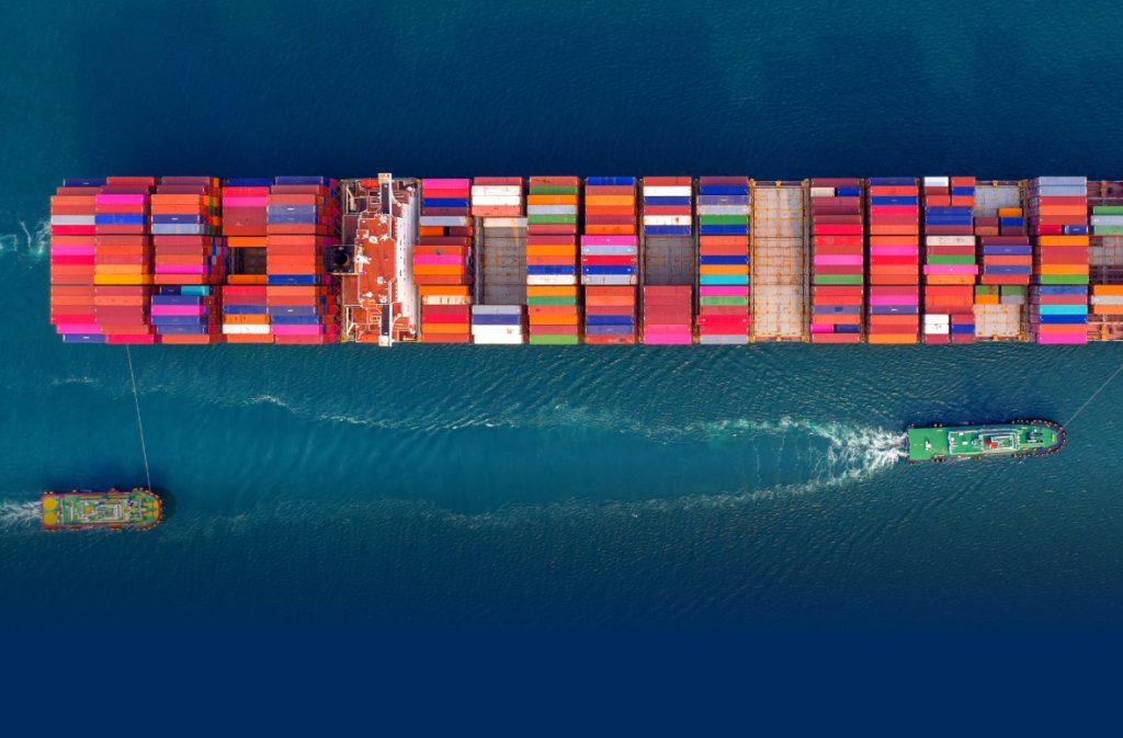 Coral Marine: Η πρώτη παράδοση βιοκαυσίμου με πλωτό μέσο σε πλοίο στον Πειραιά