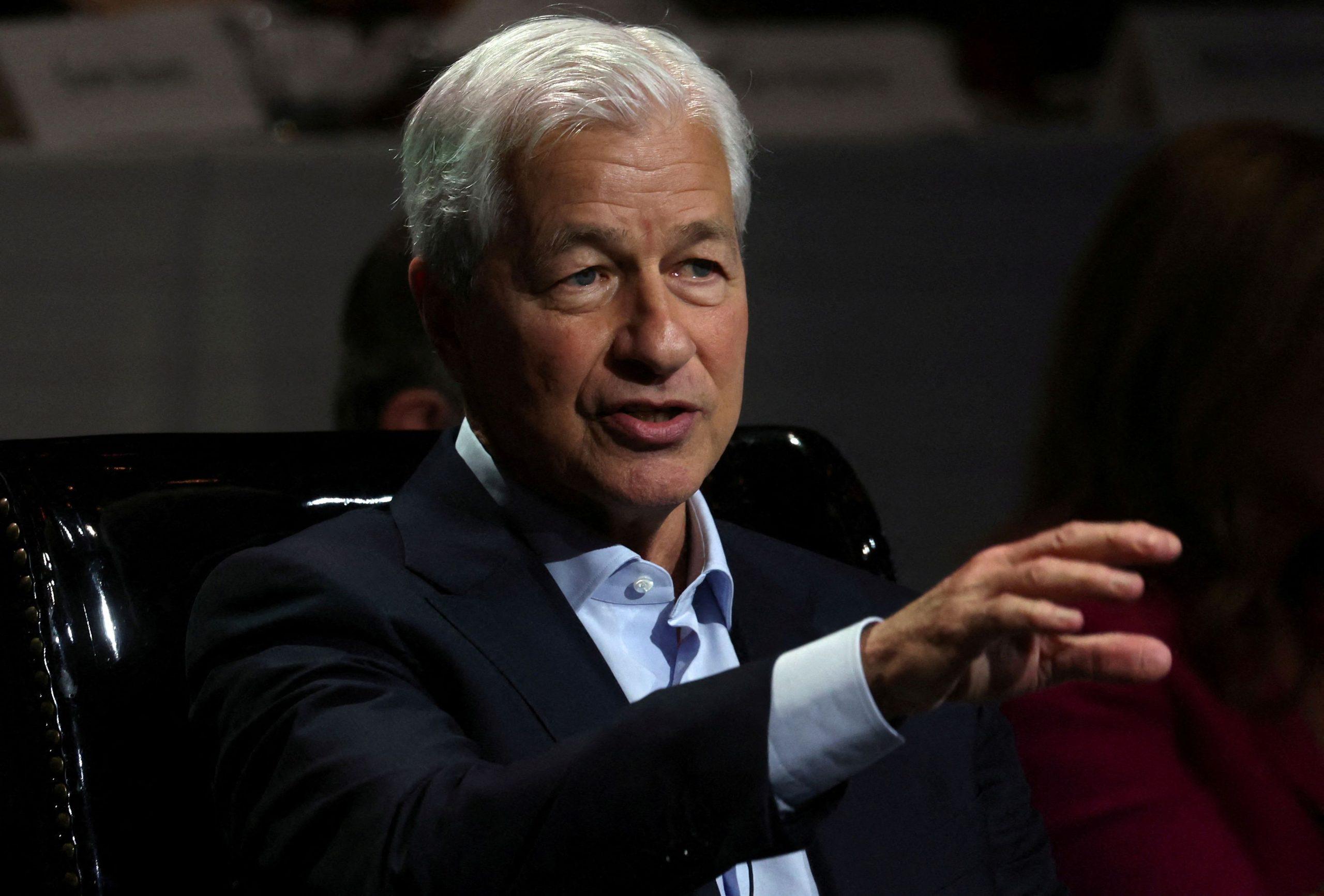 Ντίμον: Ο CEO της JPMorgan προειδοποιεί για κίνδυνο διόρθωσης στη Wall Street