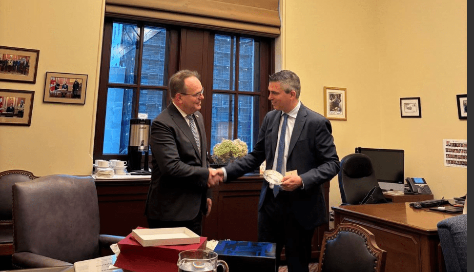 Δήμας: Συναντήθηκε στην Οττάβα με τον Καναδό υπ. Μεταφορών