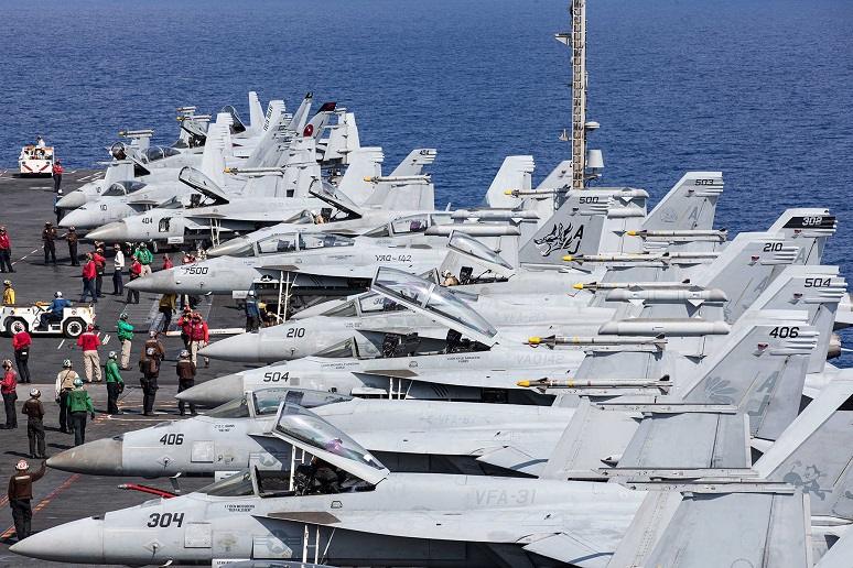 ΗΠΑ: Αερομαχία  Boeing και Northrop για το νέο μαχητικό του πολεμικού ναυτικού