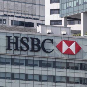 HSBC: Αυξάνει τις τιμές στόχους των ελληνικών τραπεζών αλλά… [γραφήματα]