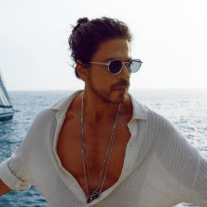Bollywood: Ο σούπερ σταρ Σαχ Ρουκ Καν, μπαίνει στο κλαμπ των δισεκατομμυριούχων
